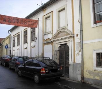 A Dumtsa-h�z Szentendr�n - ebben az �p�letben m�k�dik a Vajda Lajos St�di�